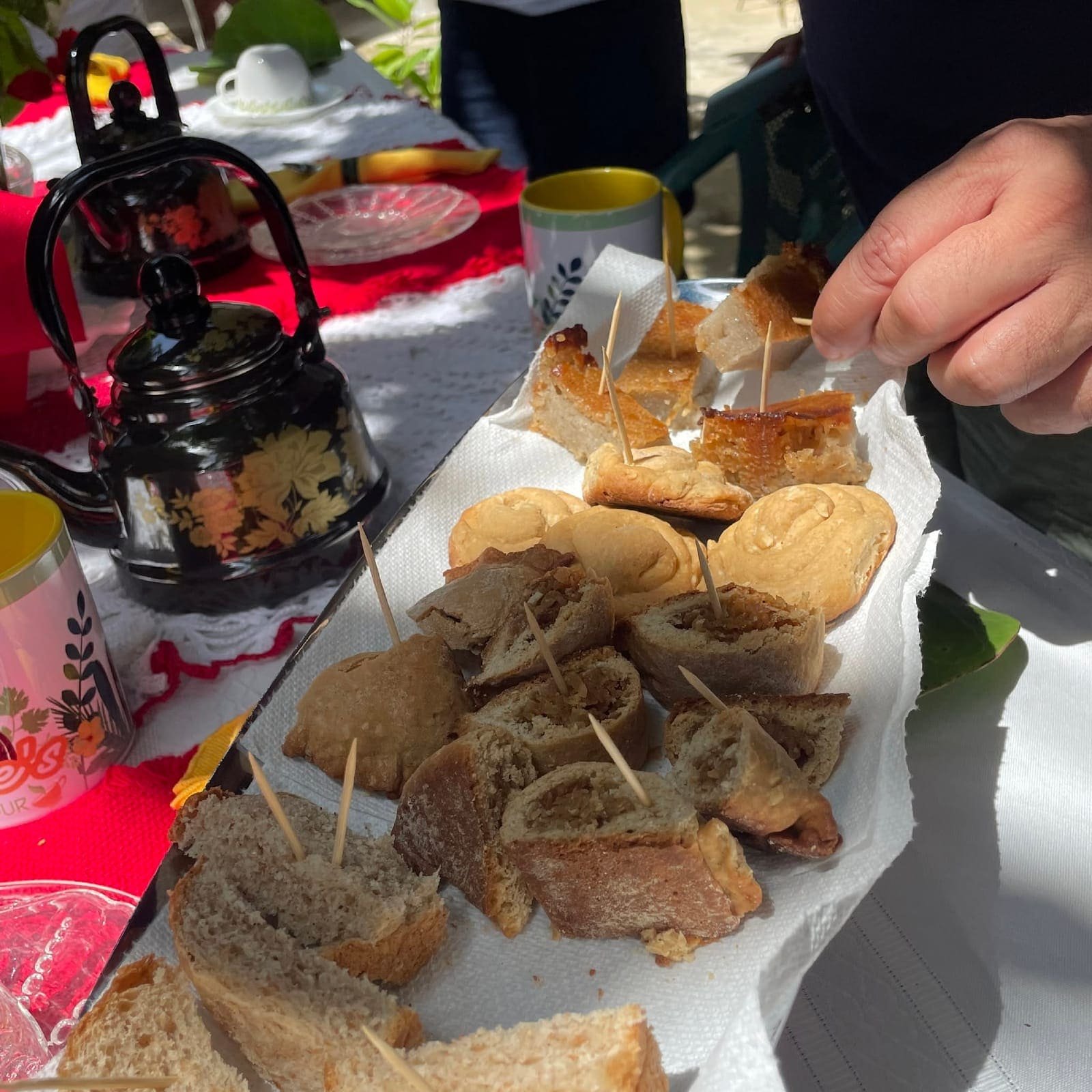 Herbal tea and island treats at Ms. Grace's tea table, with her Grace's Tea Tour mug (photo: Roatan Marine Park)