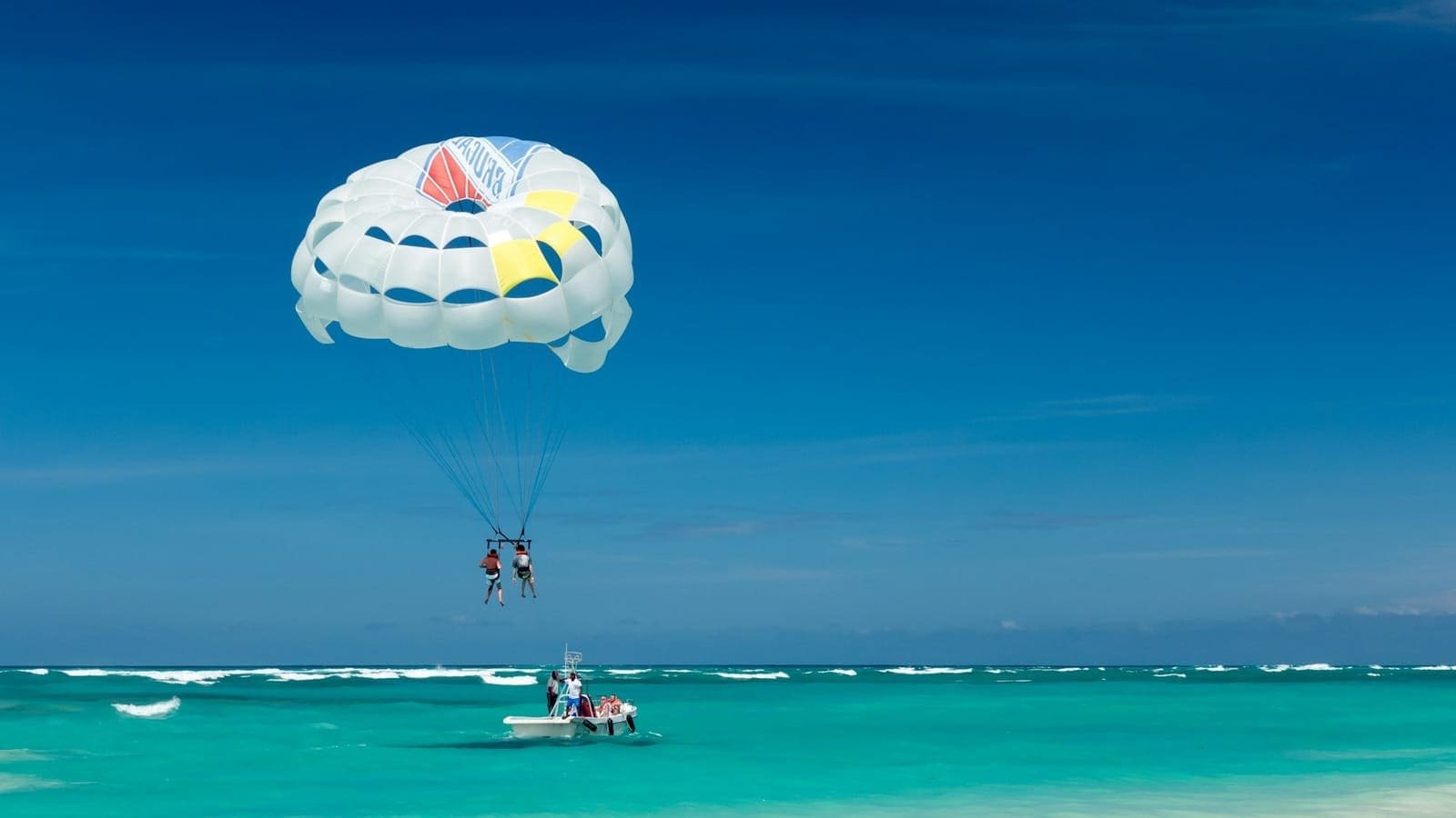 Parasailing — photo 3 of 6